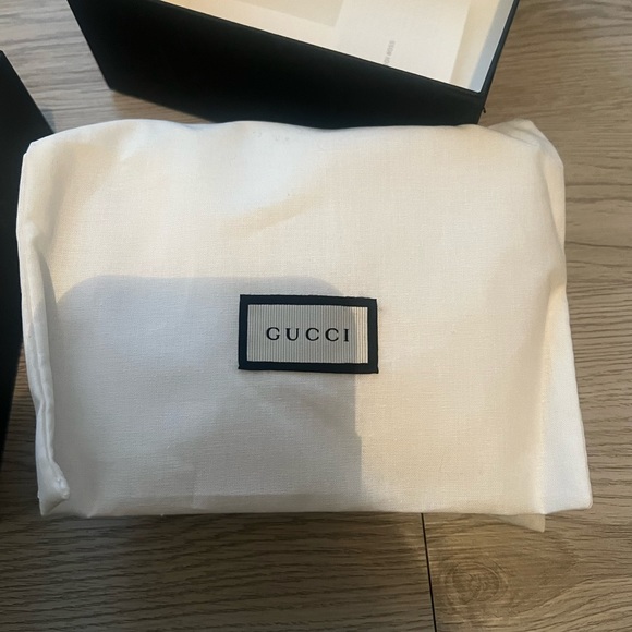 ✨POSH LIVE GIVEAWAY ✨BOUGHT AT THE GUCCI STORE IN  ITALY GUCCI WALLET - Picture 6 of 8